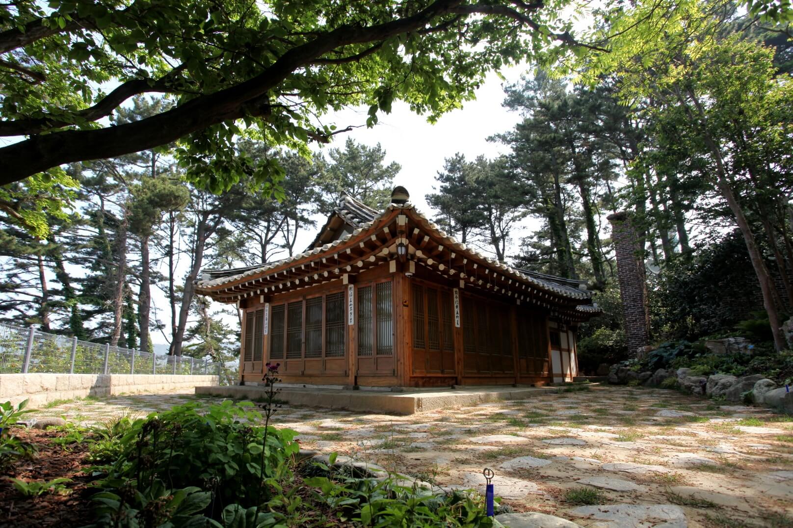 🌸 여행 경비 아끼는 법? 숙박&middot;렌터카 할인은 필수입니다.