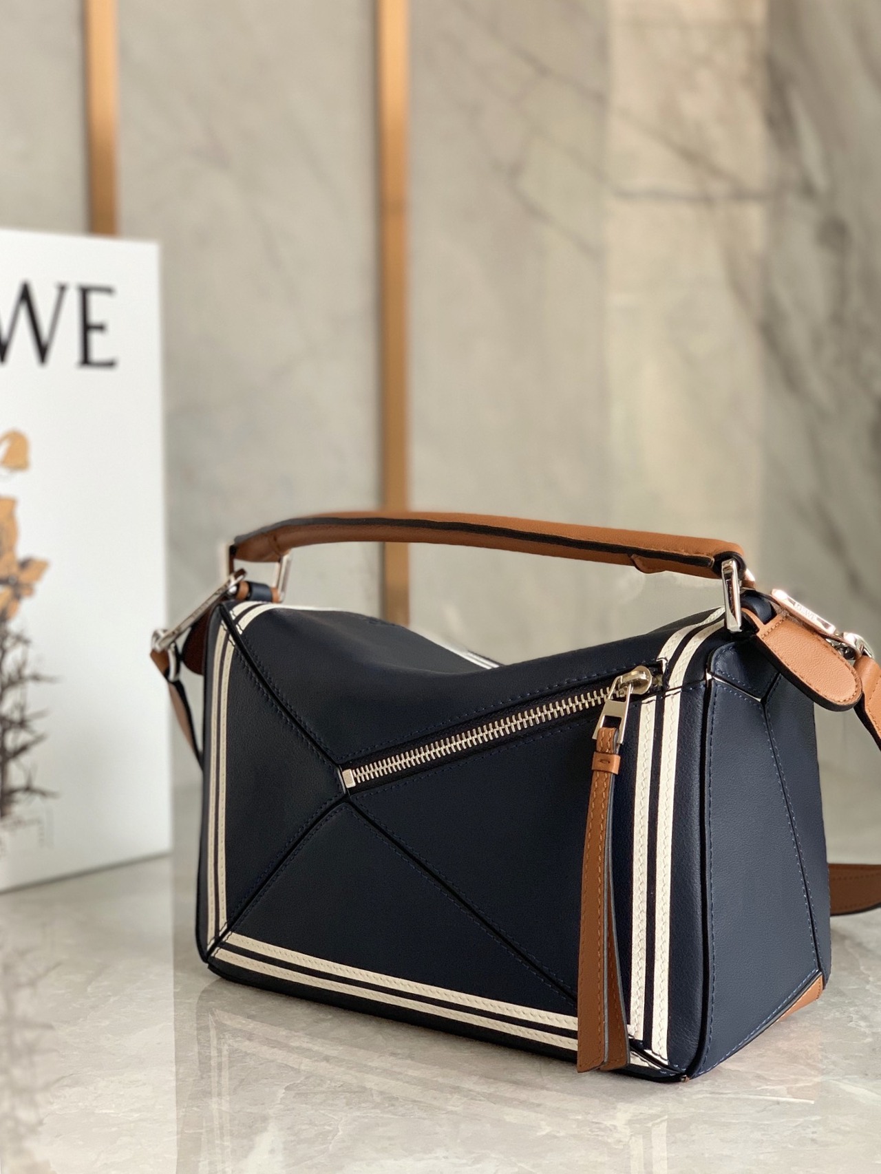  [LOEWE] 로에베 클래식 카프 스킨 퍼즐백 스몰