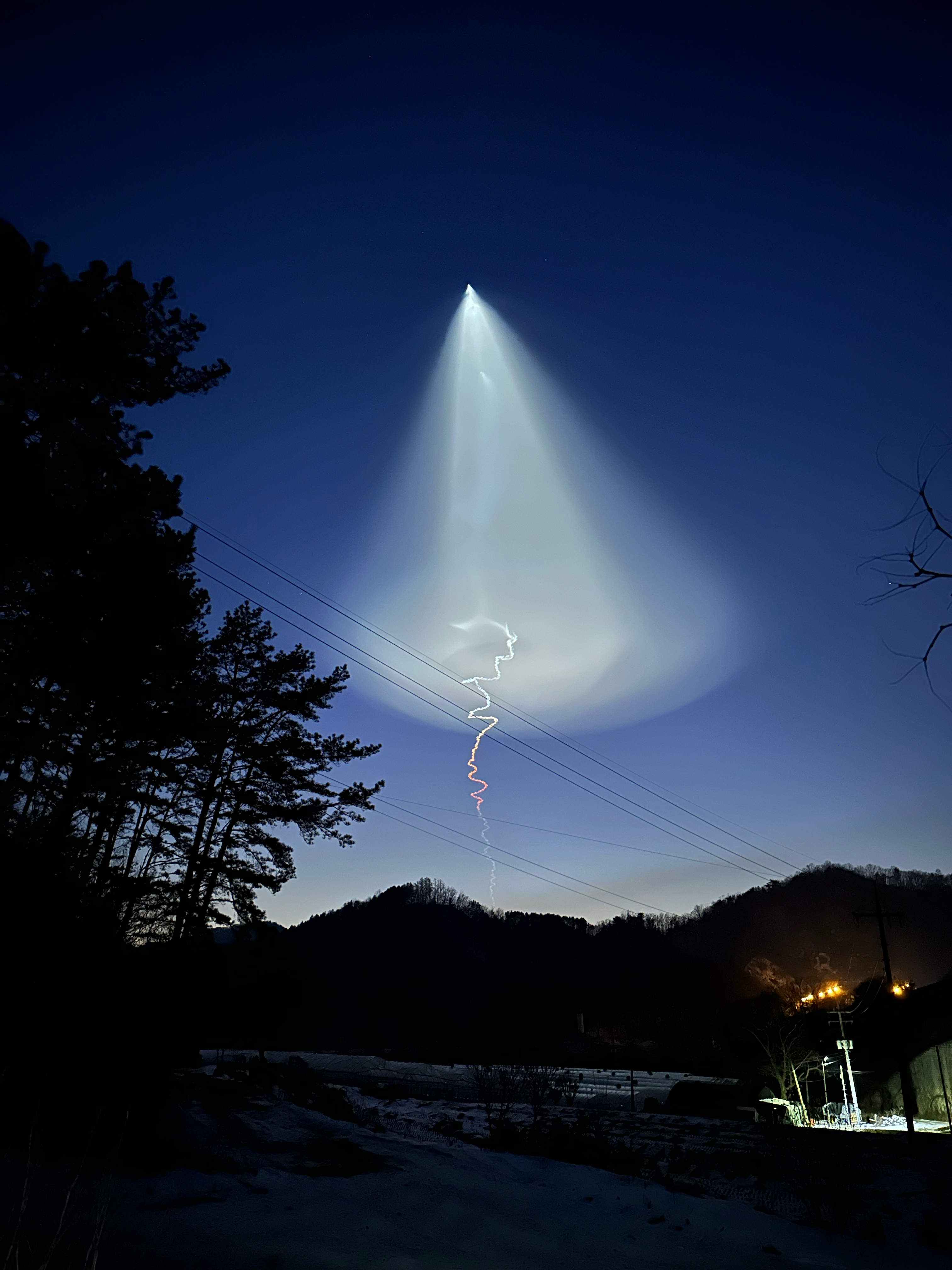 서울 상공 전국 상공 UFO 출현 소동 고체 연료 발사체