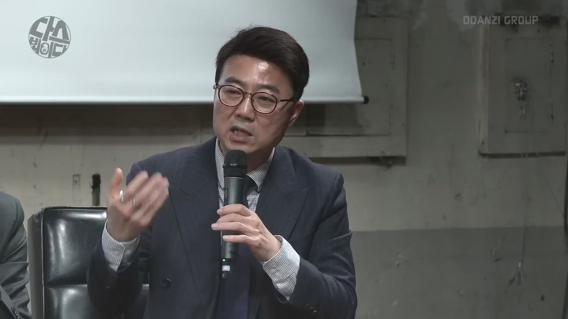 [김어준의 다스뵈이다] 337회 윤석열 체포 이렇게 하자, 박구용의 혁명 3단계, 2025 맛 좀 봐라 (1080p_30fps_H264-128kbit_AAC).mp4_20250111_164544.083.jpg
