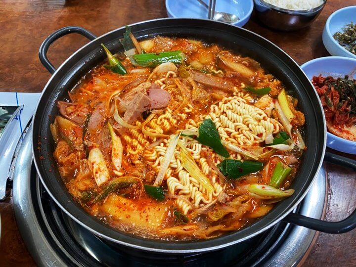  [성수역 맛집] 삼겹살 말고 노포 부대찌개 백반 찐짜솥뚜껑삼겹살갈비