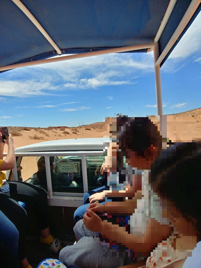 Upper Antelope Canyon Tour 트럭이동