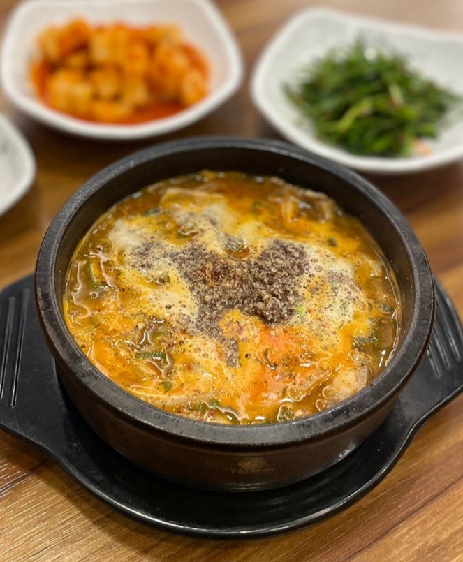 매운순대국