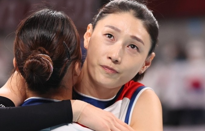  여자배구 김연경 나이 연봉 4강신화 문재인 대통령 인터뷰 대답 논란 사회자 유애자 식빵언니 뜻