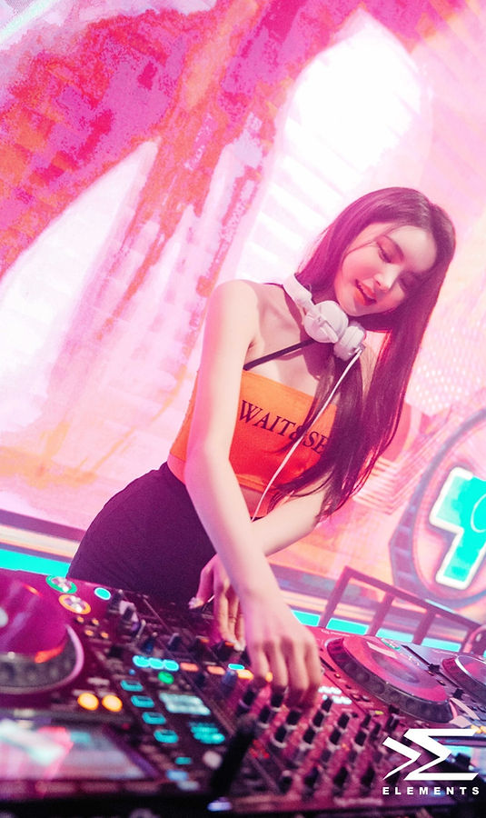  대한민국의 걸그룹 INSTAR 출신 前 DJ - 예송 Yesong