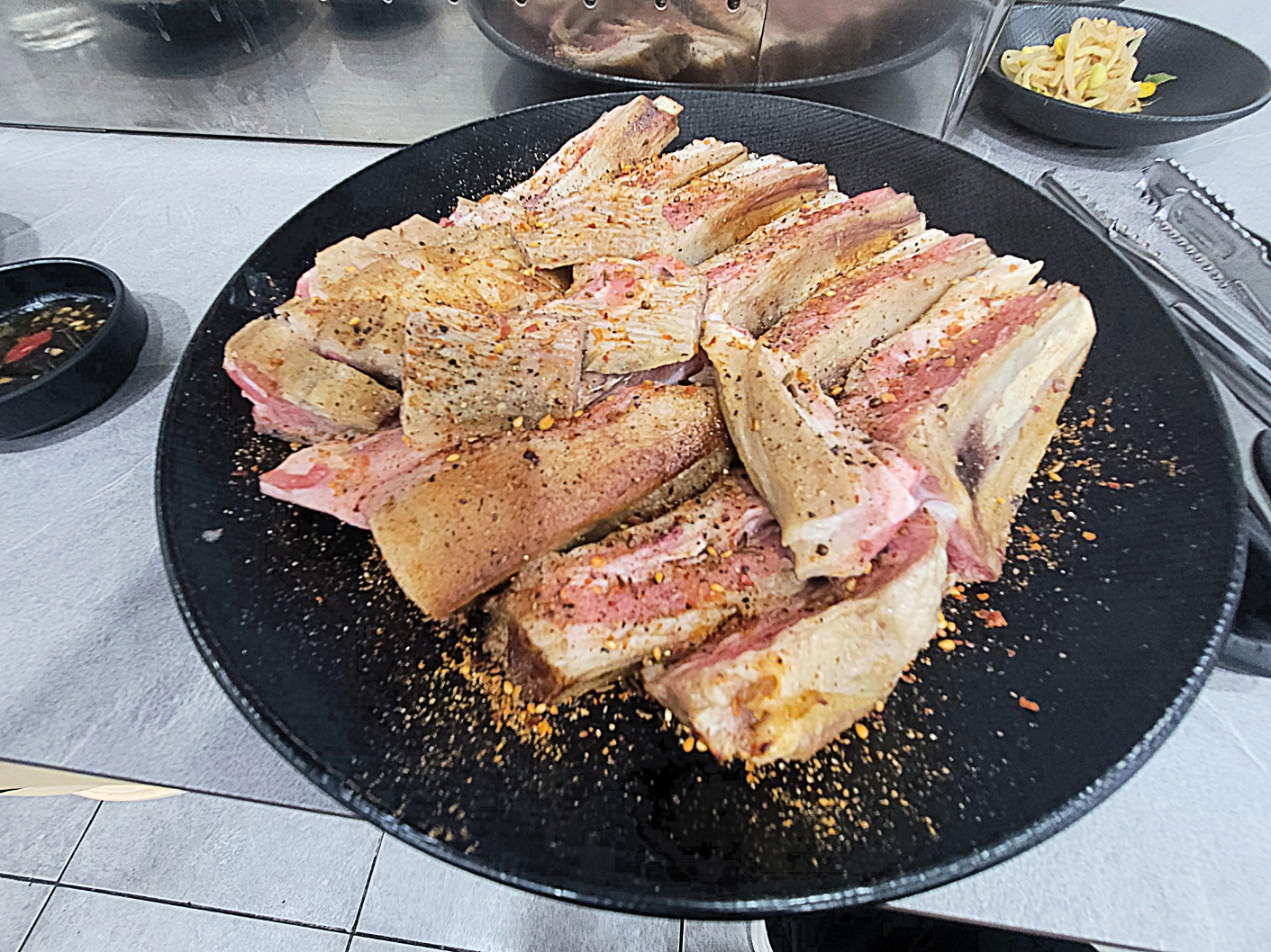  온가족 한여름을 날려줄 시원한 칭타오와 양꼬치가 맛있는 몸보신에 최고봉 몽골 양다리 바베큐 , 울산삼산맛집, 운영시간, 주차장