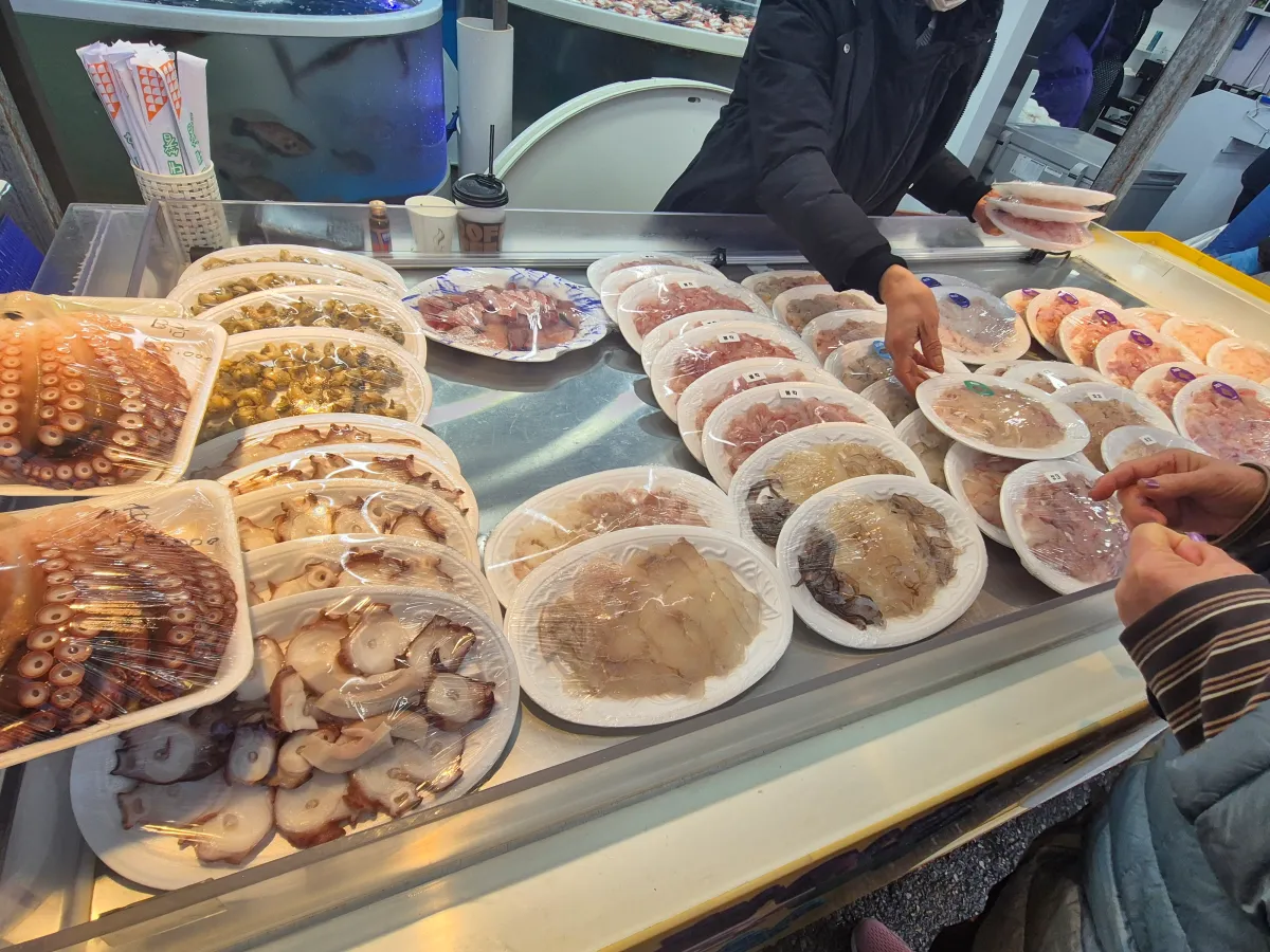 삼척-명물-번개시장-회-종류-다양하다