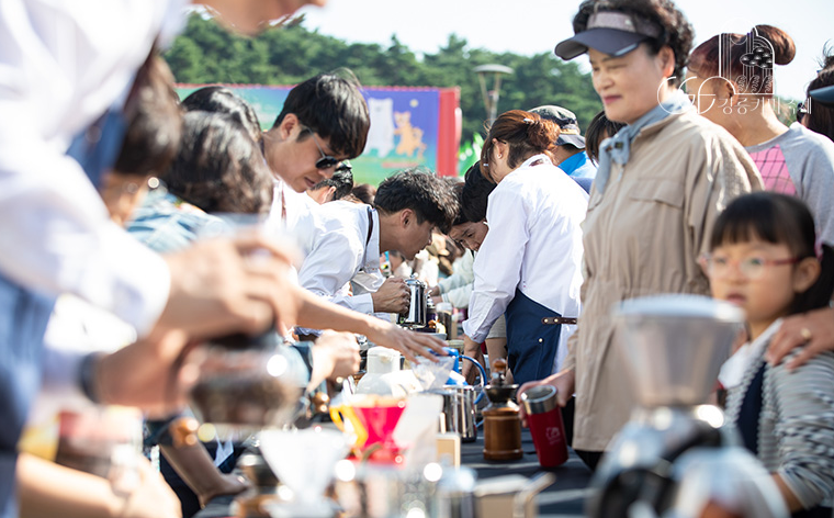 100人 100味 바리스타 퍼포먼스