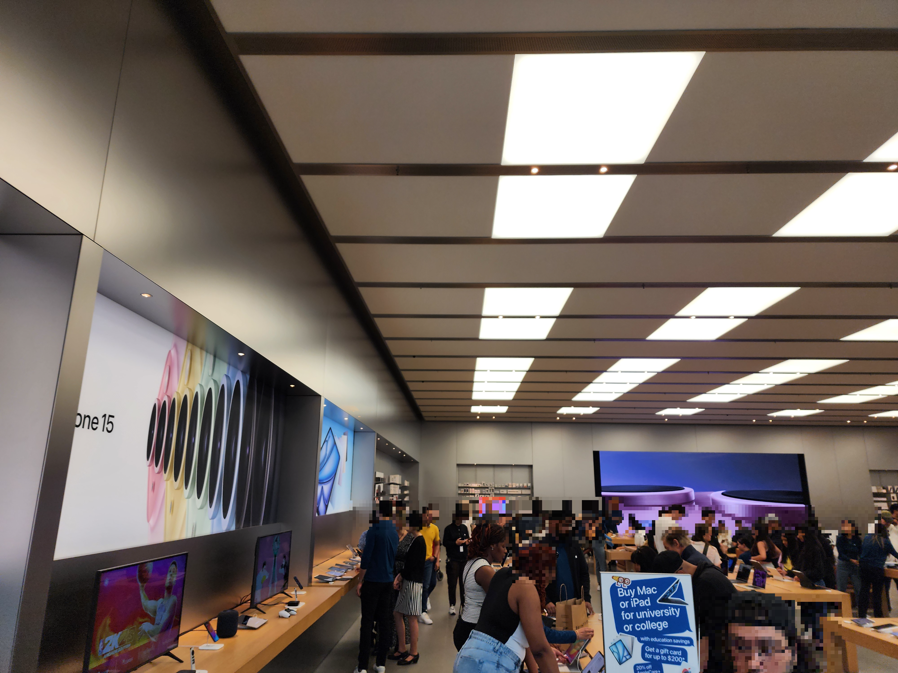 욕데일 애플 스토어 (Yorkdale Apple Store)