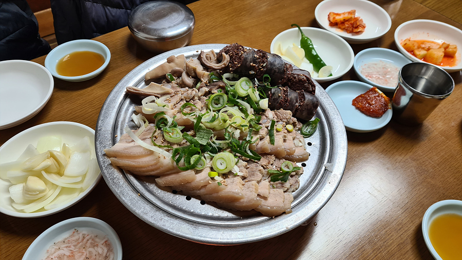 산청돼지국밥전문-수육-순대,내장