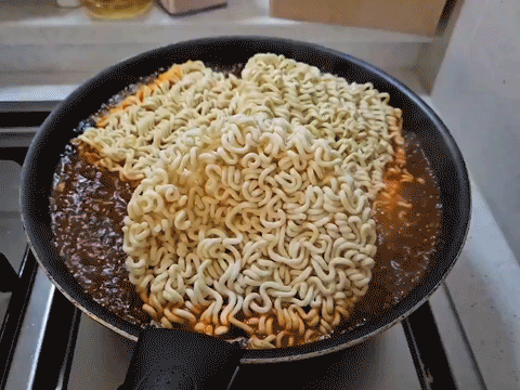 조리중인 불그리 라면