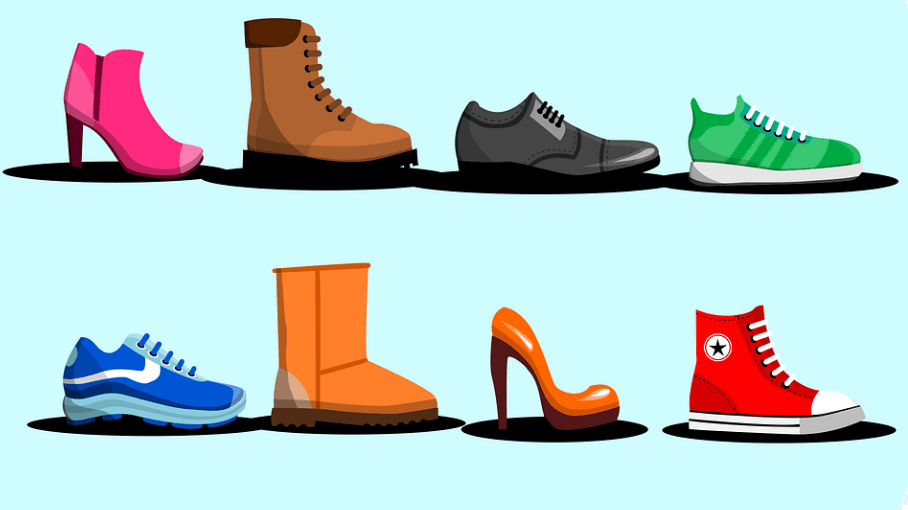 다양한 종류의 신발이 정리되어 있습니다