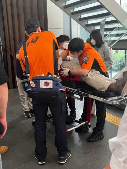  쿠팡 본사 로비 농성중인 민노총, 본사 강제진입하다 직원들과 충돌 물리적 충돌 부상자도 발생 폭염 대책 마련 요구 기자회견 민주노총 공공운수노조