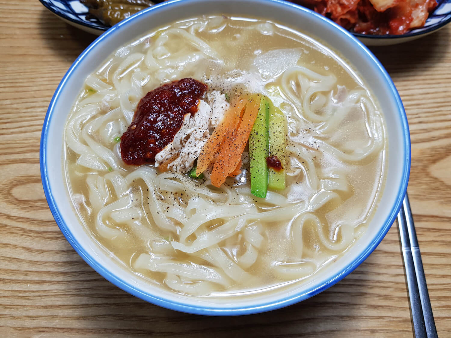 닭손칼국수