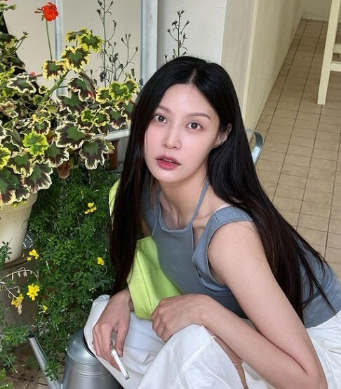  조민 수영복 광고, 전여옥이 저격