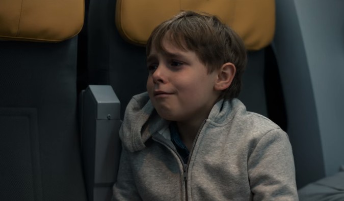 좀비가 있는 <넷플릭스 공포영화 추천> [영화 리뷰] 블러드레드 스카이 리뷰_이 안에 14