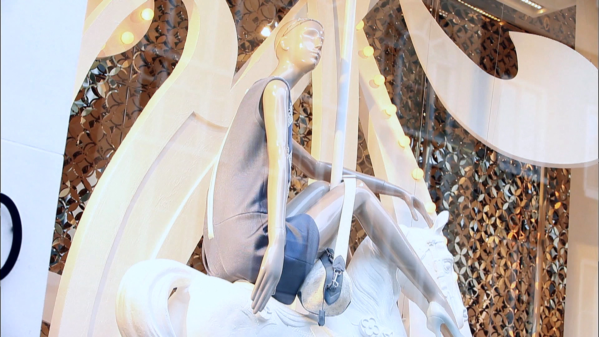 EBS 다큐프라임 - TV - 교육의 중심 EBS자본주의 2부. 소비는 감정이다.mp4_20230312_182104.803.jpg