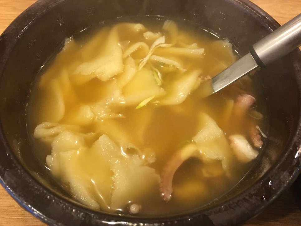  신사역 낙지한마리수제비