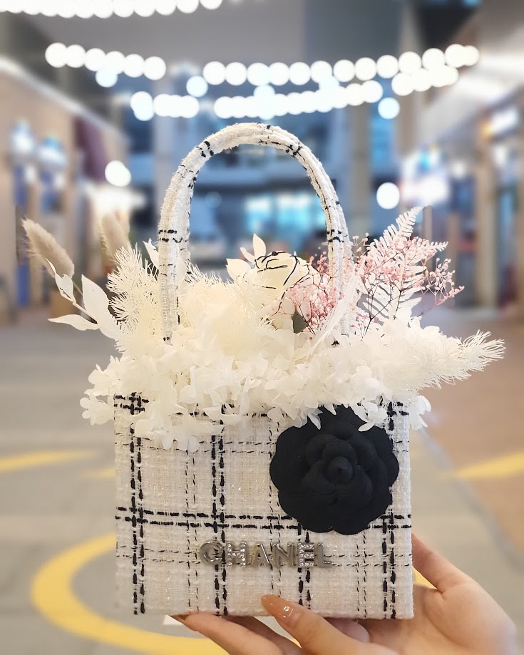 CHANEL BAG TYPE FLOWER BOX