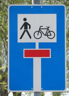자전거 보행자 차단 표지판입니다