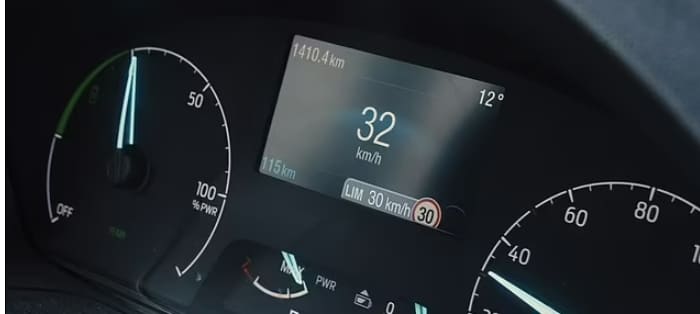 속도 제한 표지판이 필요 없는 차량 속도 제어 기술 VIDEO: Ford&#39;s new automated breaking tech could render speed signs useless