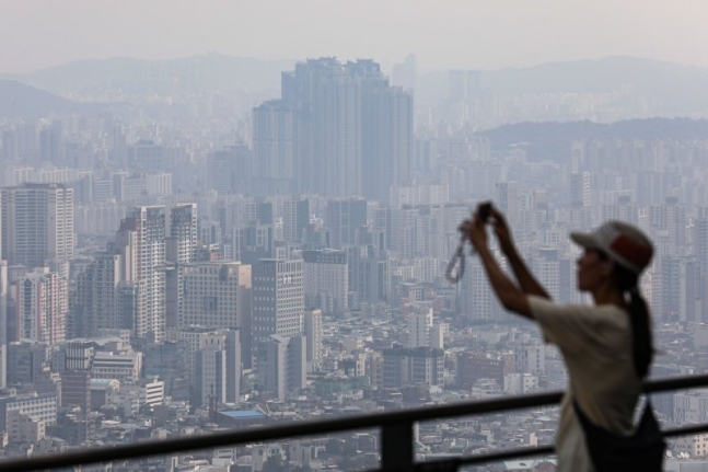  서울서 '내 집' 사려면, 월급 40% 한푼 안쓰고 빚 갚아야