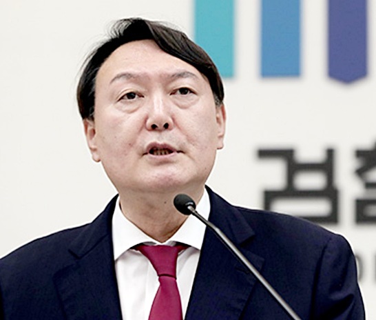  윤석열 새해 첫 대선 선호도 여론조사 30% 이재명 20.3% 이낙연 15% 차기 대선의 향방은?