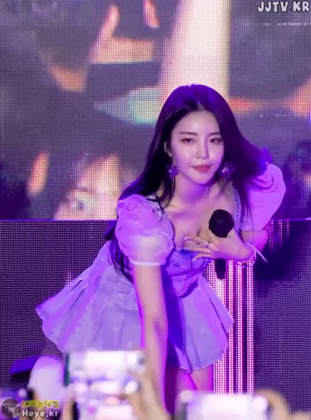  조신한 브레이브걸스 유정 퍼플 드레스