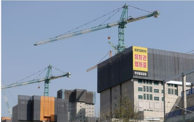  공사 중단 위기의 둔촌 주공.... 살아날 수 있는 세 가지 시나리오는