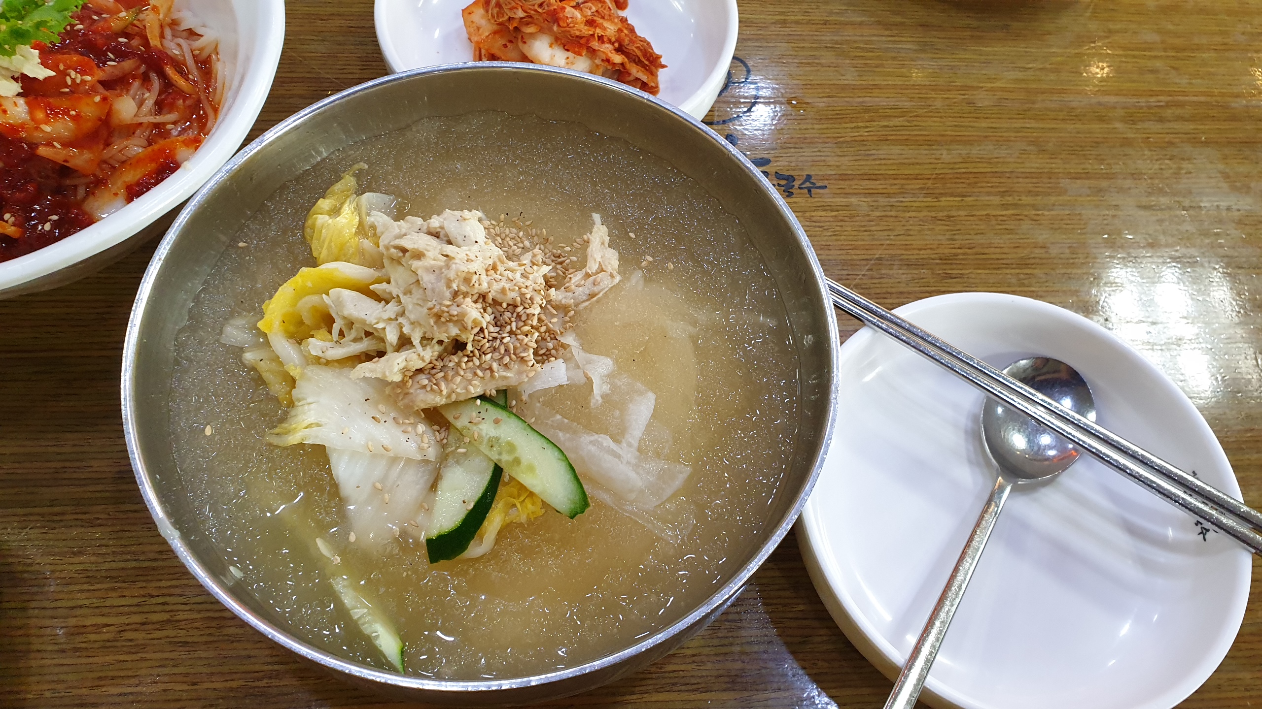  계속 생각나는 중독적인 맛, 밀빛 초계국수 본점