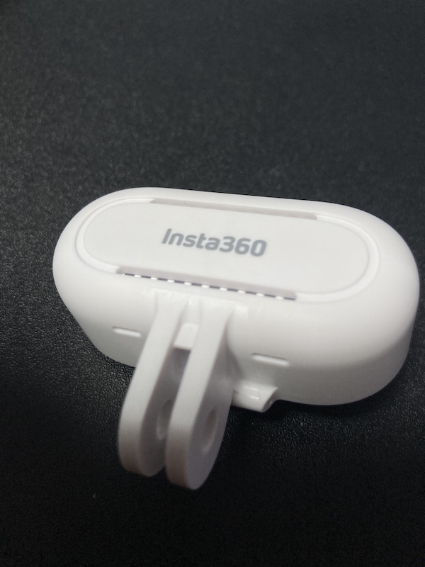 인스타360-GO2-USB-Power-Mount-본품-뒷면