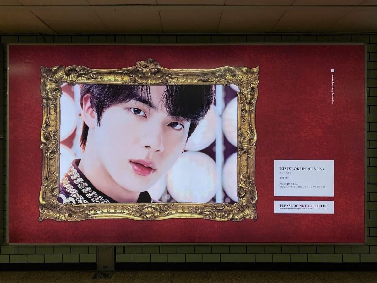  너무 잘생겨서 아이돌 루브르박물관 삼성역에 전시된 방탄소년단 진