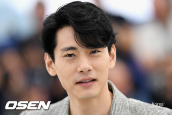 전쟁 중 유태오는 과거 결혼해 니키리와 아이를 낳았다. 45