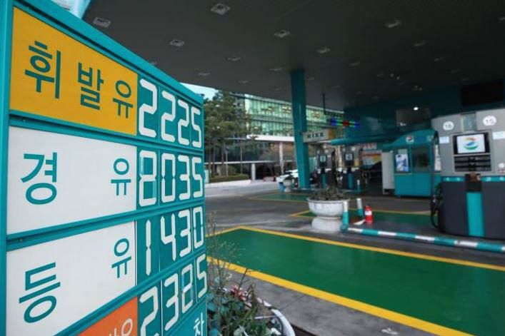  왜 휘발유보다 경유값 인상 폭이 더 클까?