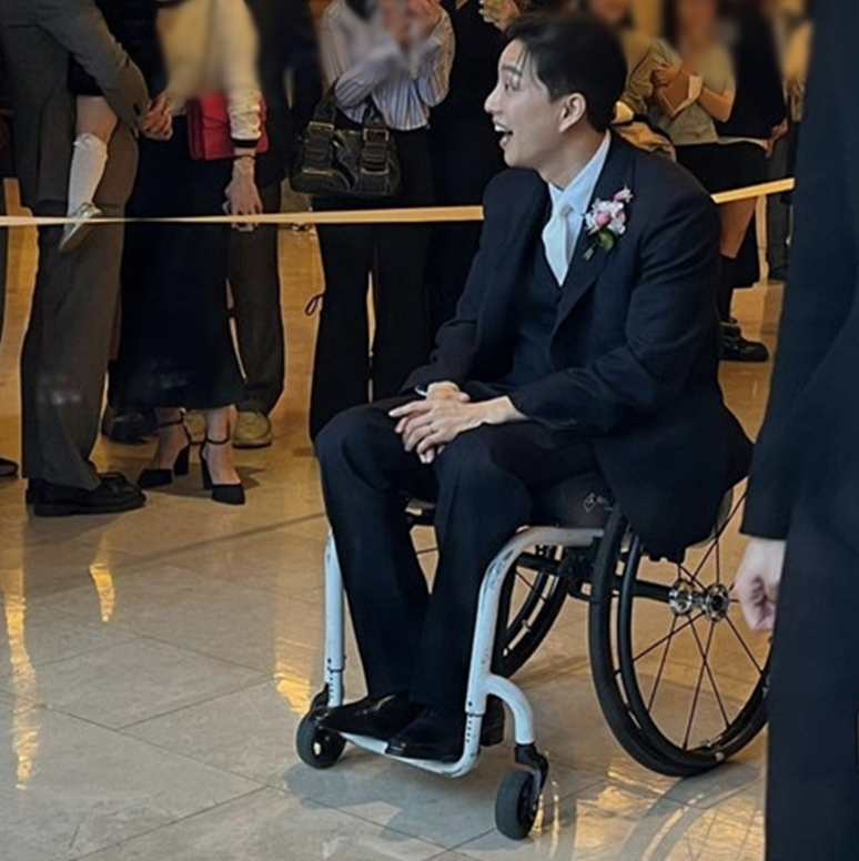 송지은
박위