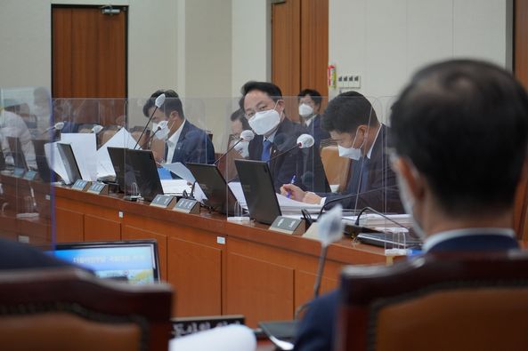 국정 감사를 실시했습니다.한국부동산원, 주택도시보증공사, 국토교통과학기술진흥원 3