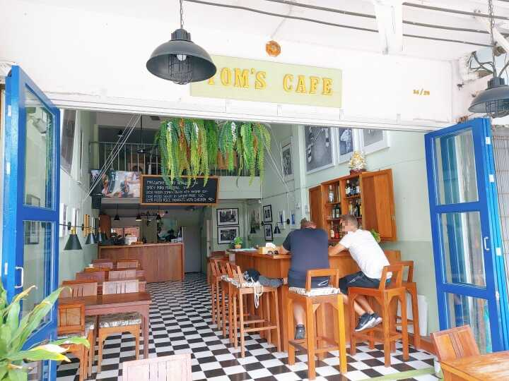방콕유사톤호텔맛집 TOM&#39;S CAFE