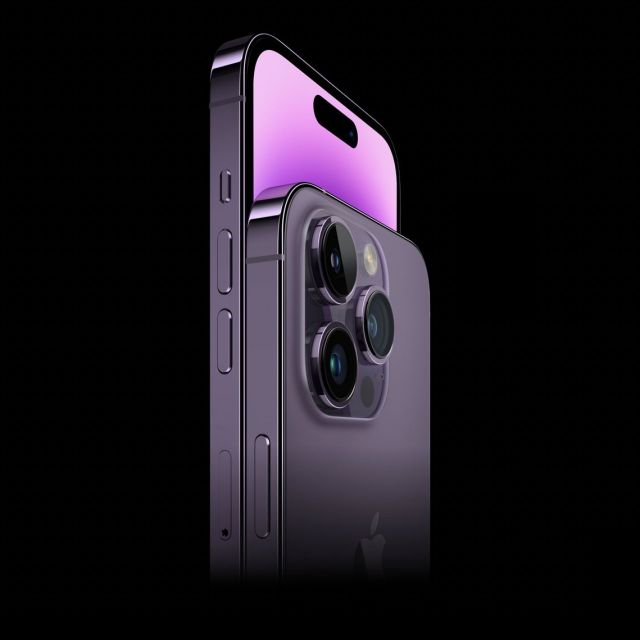 아이폰 14 프로 라인업(대표 색상인 딥 퍼플 모델)