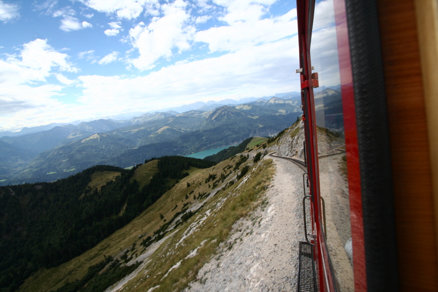 가파른언덕을-오르는-샤프베르크-산악열차