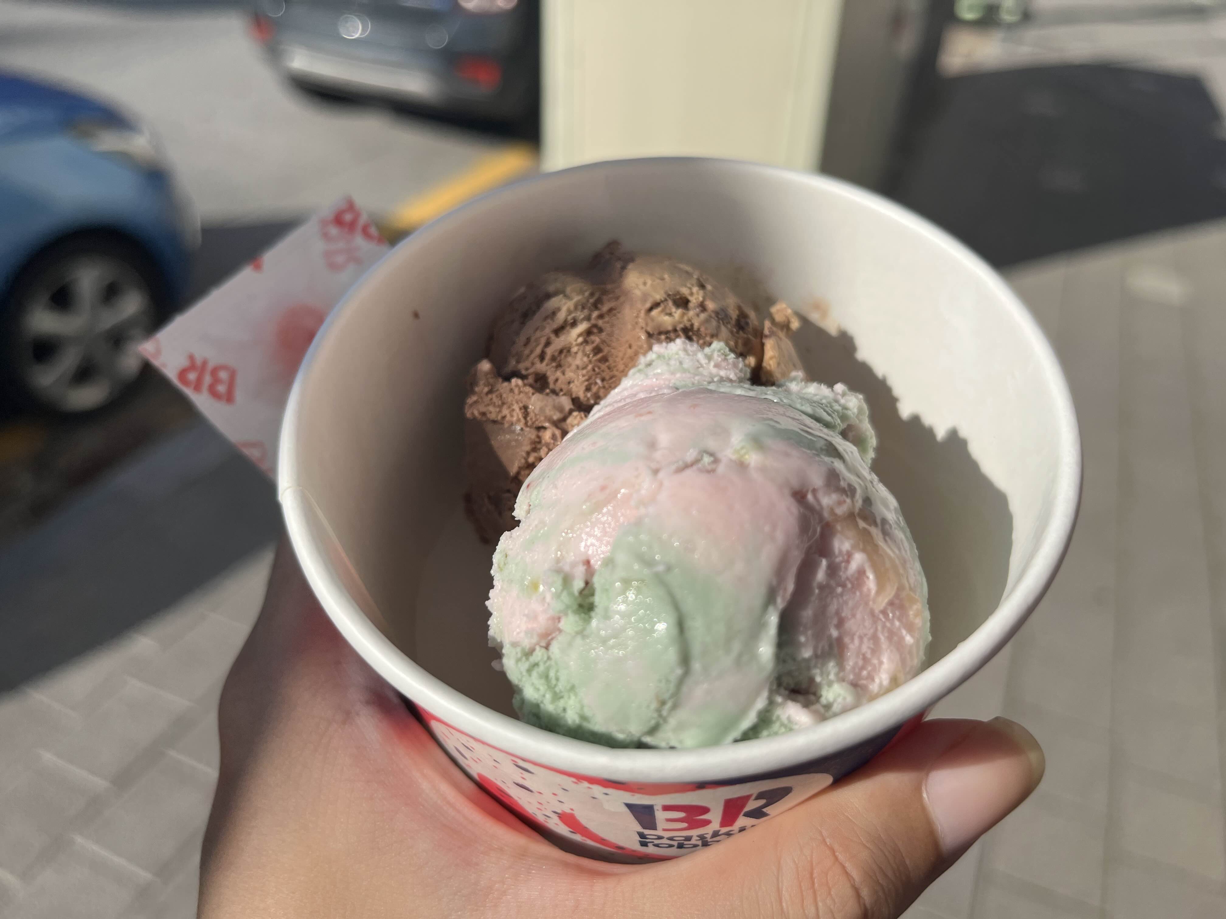  베스킨라빈스 이달의 맛 신메뉴 초코 우리 이제 헤이즐넛, 나는 딸기치오 솔직 후기