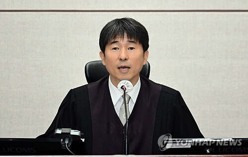 지귀연 재판장 "접대의혹" 직접 부인