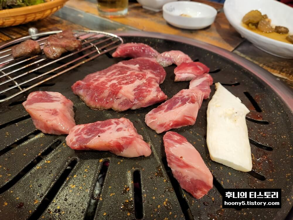 영화네 소 한마리 고기굽는 모습 2