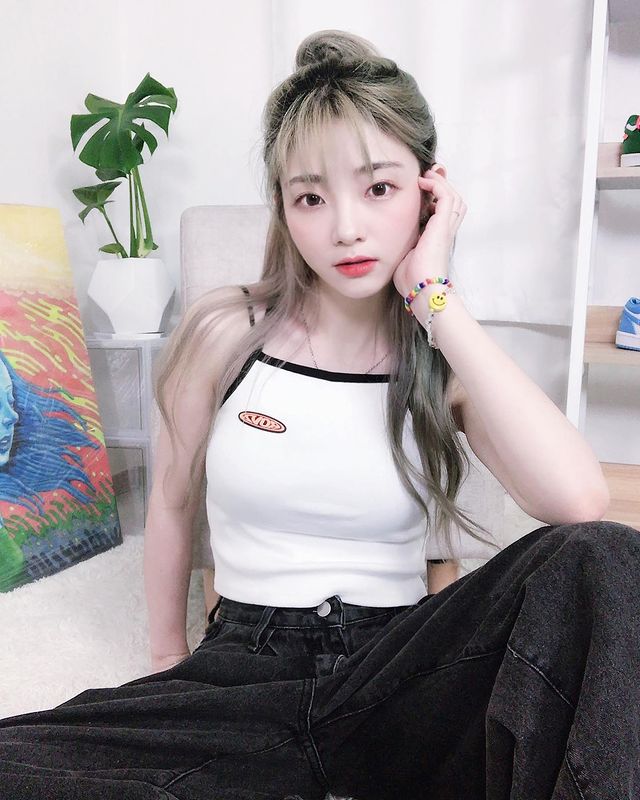  룩북 유튜버 박에스더 인스타