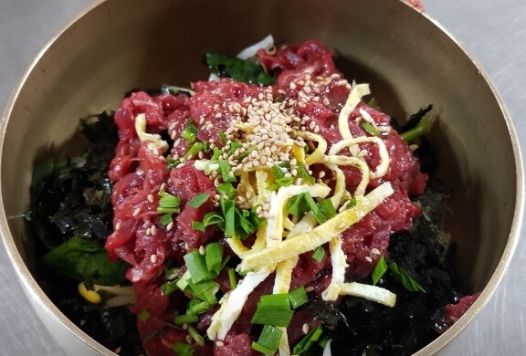 생생정보 믿고 떠나는 스타고장 가수 홍경민의 전라남도 함평 여행 한우 함평육회비빔밥 맛집 화랑식당 함평나비대축제 주포지구 한옥전원마을 함평 바나나 생태나라 
