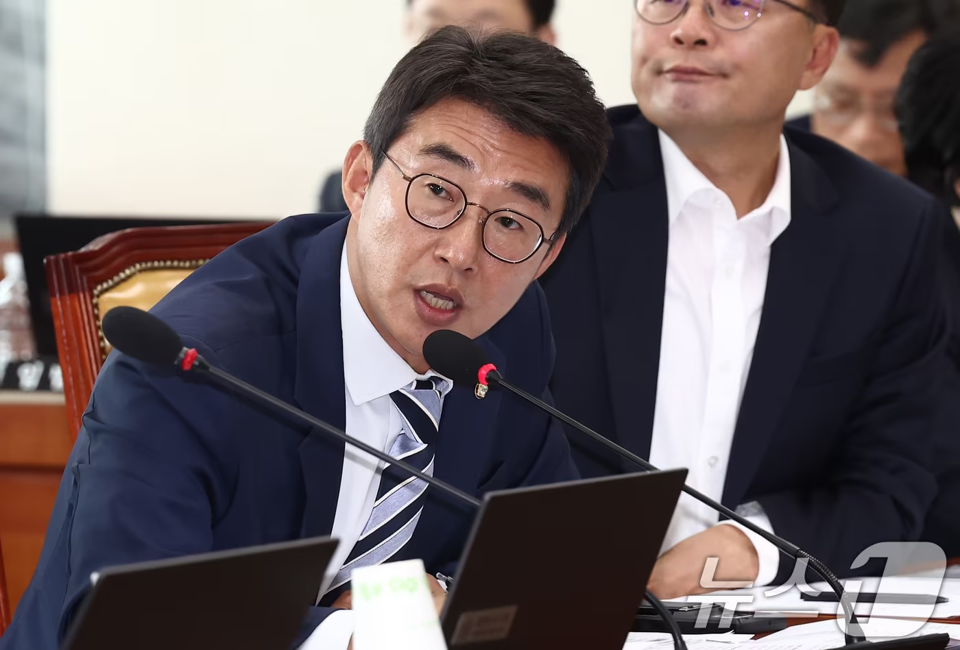 명태균