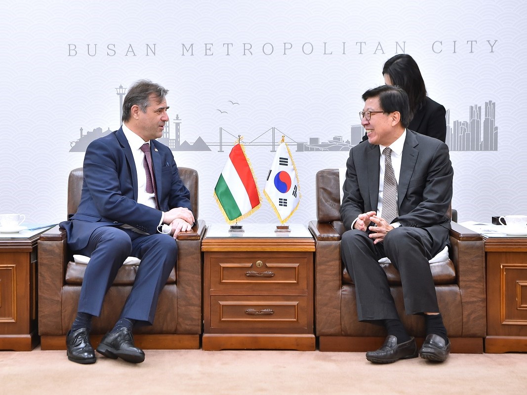 박형준 시장, 이슈트반 새르더해이 주한헝가리대사 접견 사진