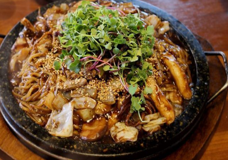 돌판-위에-짜장면