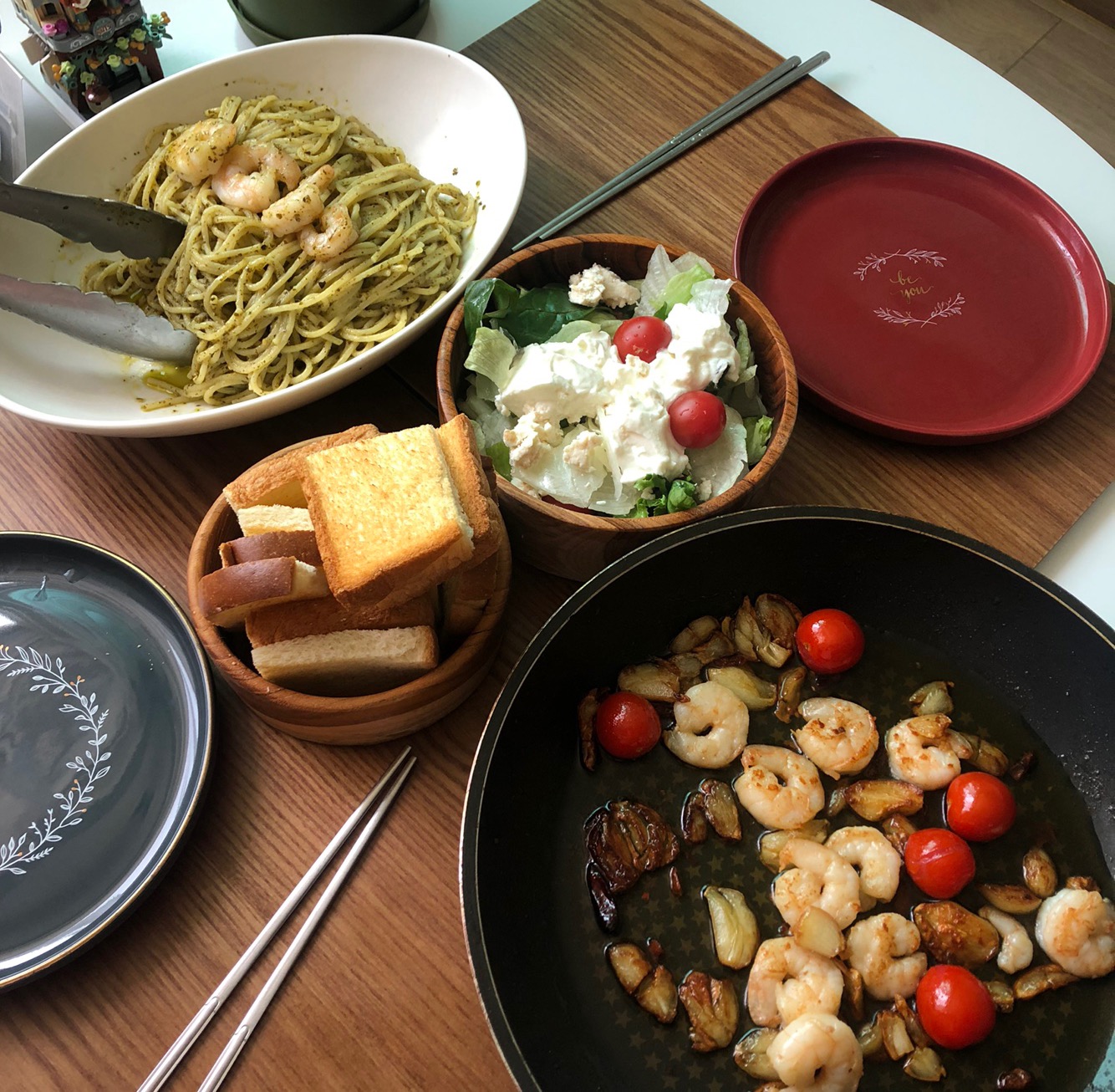  친구와 보낸 집콕 라이프(맛있게 먹는 것이 행복이다)