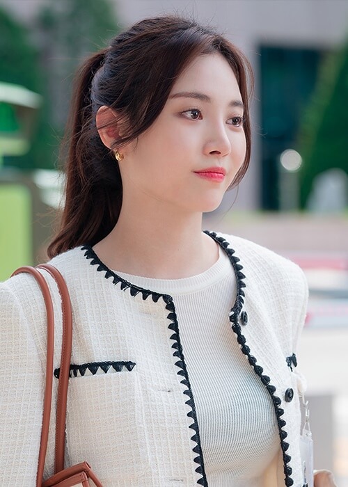 유라 (채유진 역)