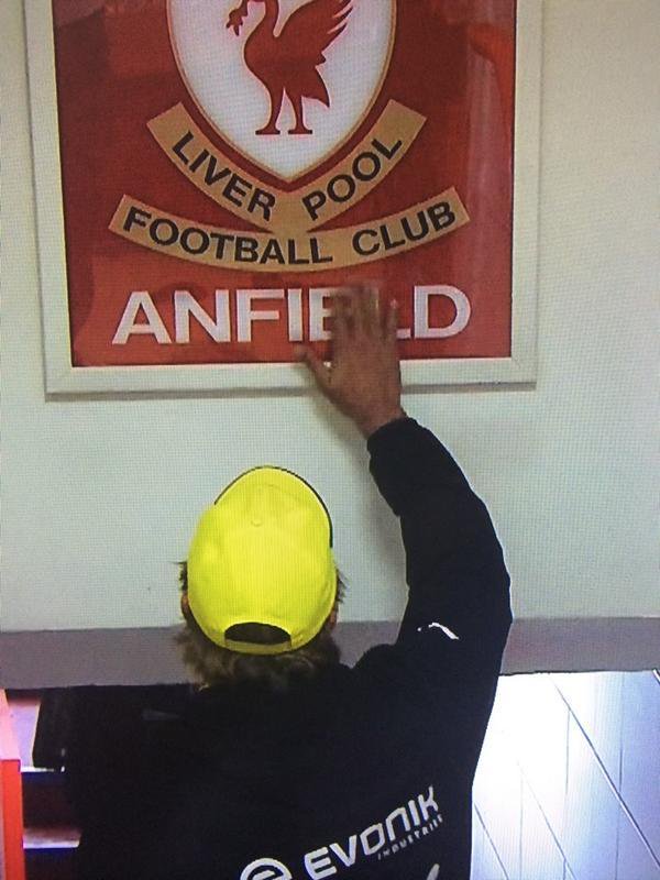 Klopp touches the Anfield emblem